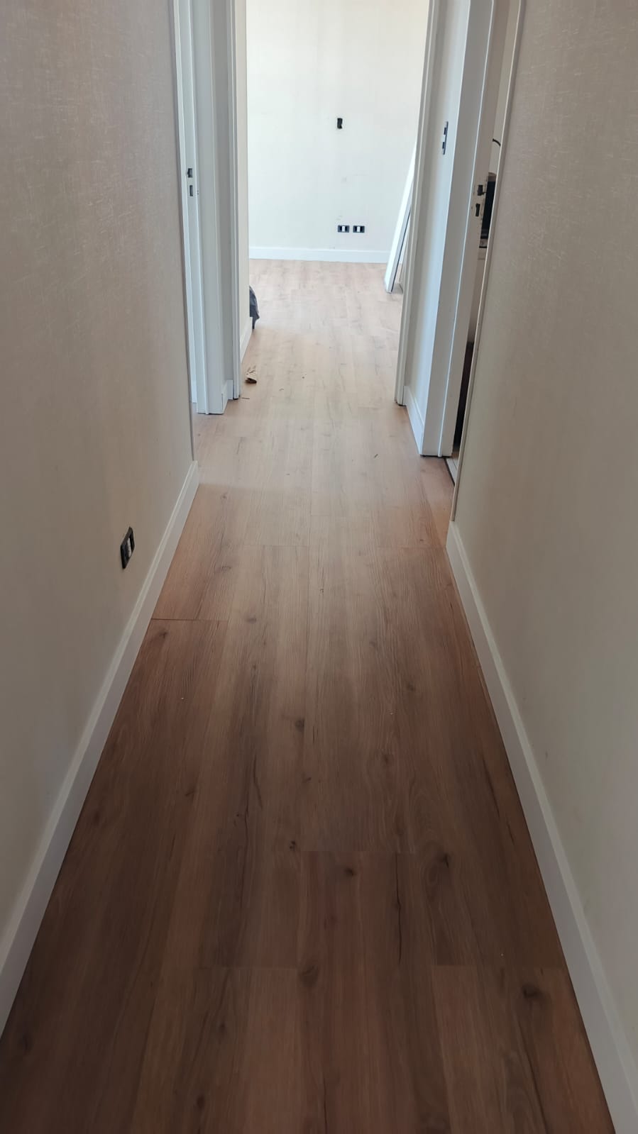 Piso Flotante Vinilico SPC Max Core ROYALE Mountain Crest 9002 4mm/0.5 - Imagen 4