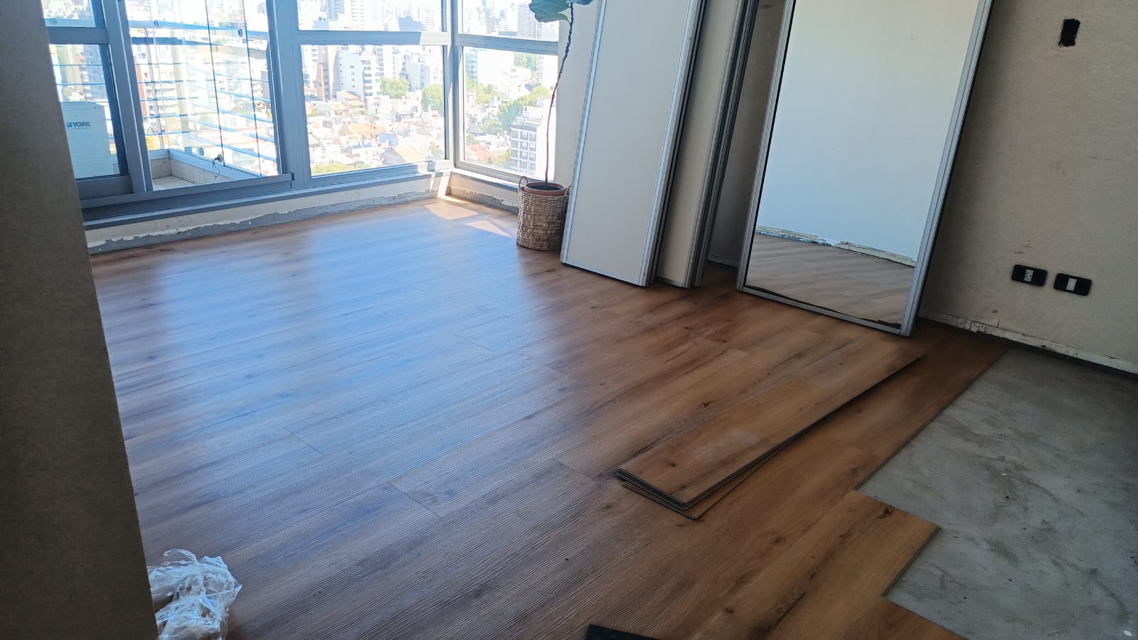 Piso Flotante Vinilico SPC Max Core ROYALE Mountain Crest 9002 4mm/0.5 - Imagen 14